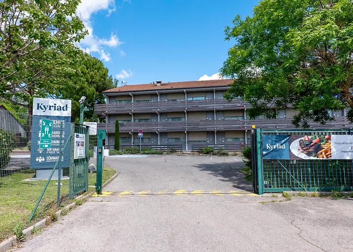 호텔 Kyriad 3*