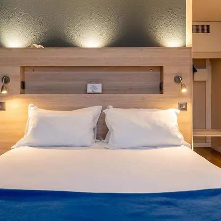 Kyriad Otel 3*
